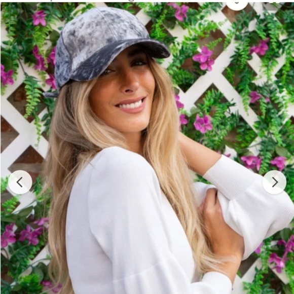 DAVID & YOUNG CRUSHED VELVET
BASEBALL CAP BLACK OS - Picture 11 of 11